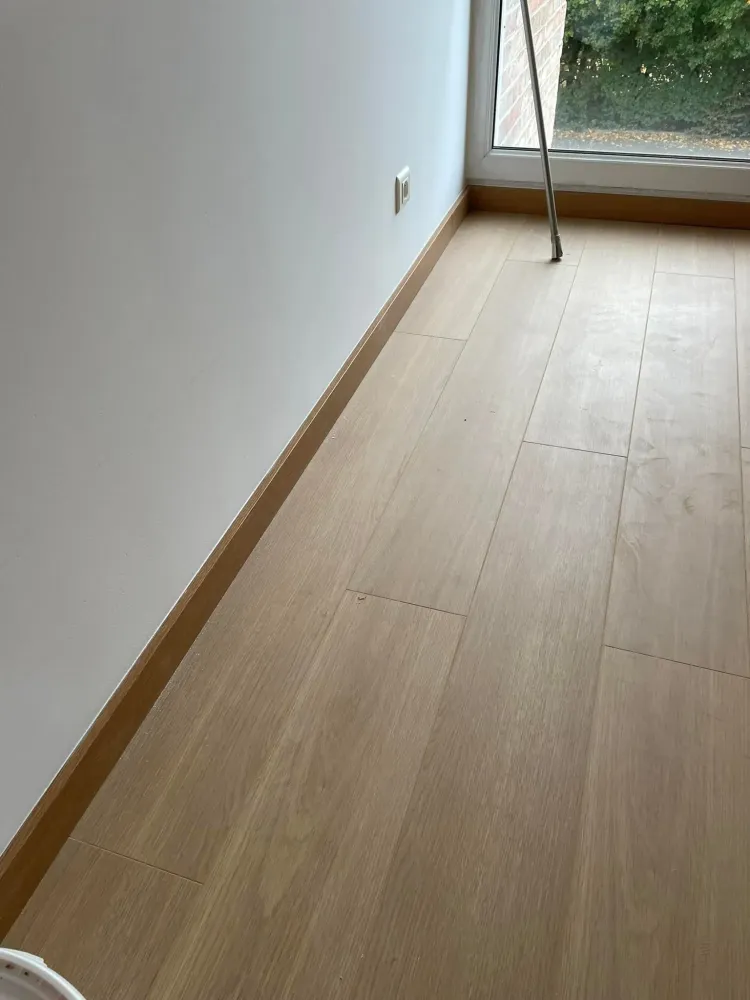 Pose de parquet et plinthes - après